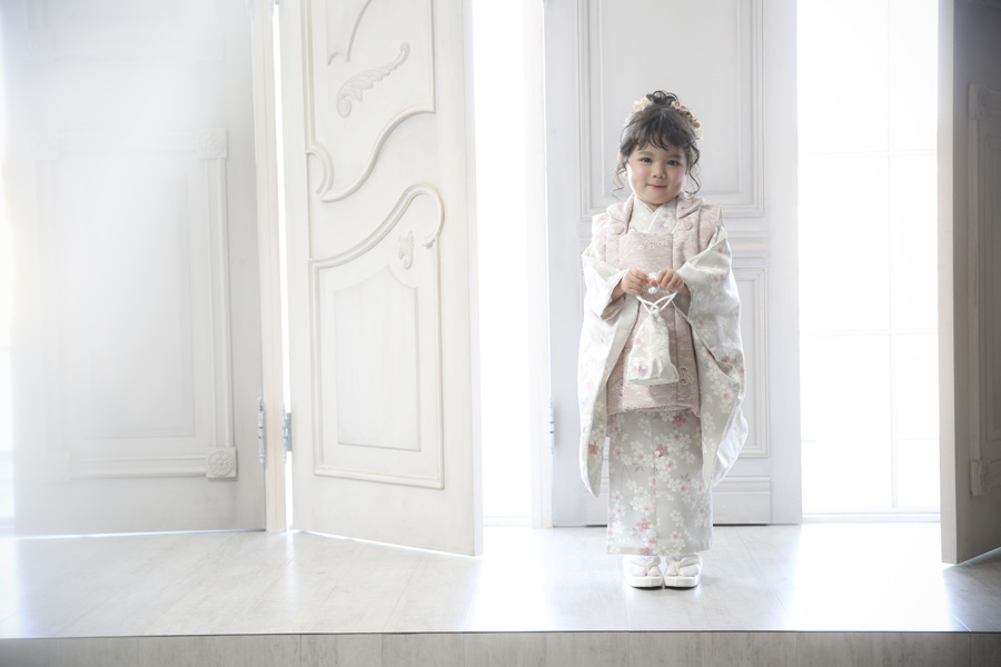 七五三2024年新作衣装：3歳女の子和装